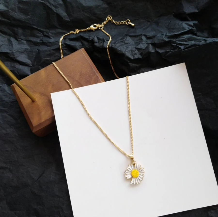 Daisy Pendant Necklace - Image 4